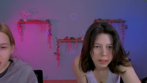 aria_wild_ online show from April 7, 8:59 am