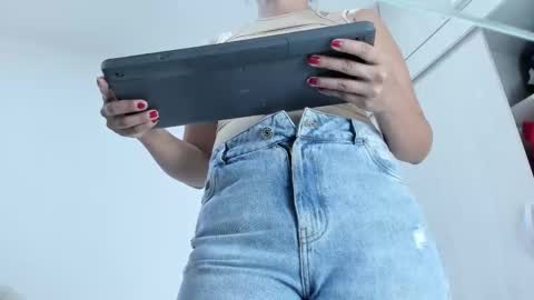 ariacoral online show from January 7, 1:02 pm