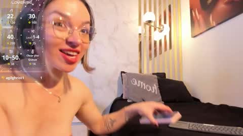 Snapshot of ariagh_ chatting on February 10, 7:29 pm aria online show from February 10, 7:29 pm