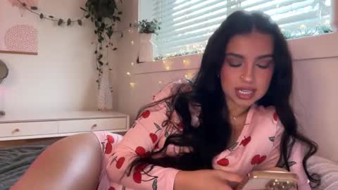 Aria  online show from December 5, 6:26 pm