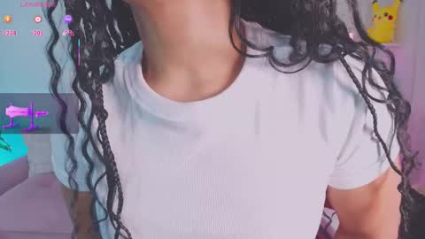 Snapshot of ariana_bae_ chatting on October 23, 1:05 am online show from October 23, 1:05 am