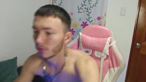 Snapshot of ariana_esteban07 chatting on February 24, 11:19 am ariana_esteban07 online show from February 24, 11:19 am