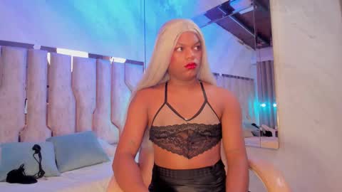 Snapshot of ariana_grande233 chatting on February 25, 11:31 am ariana_grande233 online show from February 25, 11:31 am