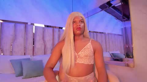 ariana_grande233 online show from March 9, 11:36 am