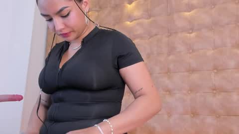  ARIANA MORELLY online show from April 14, 12:00 pm