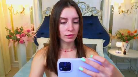 Snapshot of ariana_petite chatting on May 13, 12:19 am Ariana online show from May 13, 12:19 am
