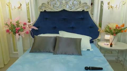 Snapshot of ariana_petite chatting on May 19, 1:56 am Ariana online show from May 19, 1:56 am