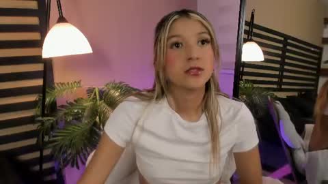 Snapshot of ariana_rosse__ chatting on June 22, 1:52 pm Ariana online show from June 22, 1:52 pm