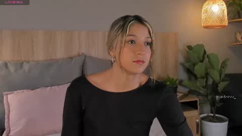 Snapshot of ariana_rosse__ chatting on July 6, 2:47 pm Ariana online show from July 6, 2:47 pm