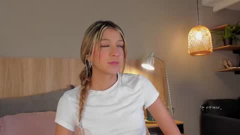 Snapshot of ariana_rosse__ chatting on July 14, 1:50 pm Ariana online show from July 14, 1:50 pm