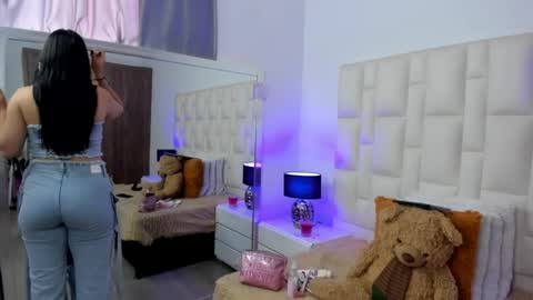  ariana  online show from March 29, 4:07 pm