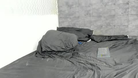 ARIANA SALAZAR online show from April 9, 4:01 am