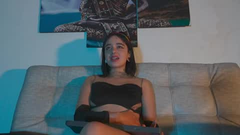 ariana_whitee online show from May 31, 8:10 am