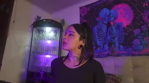 ariana_whitee online show from July 18, 7:23 am