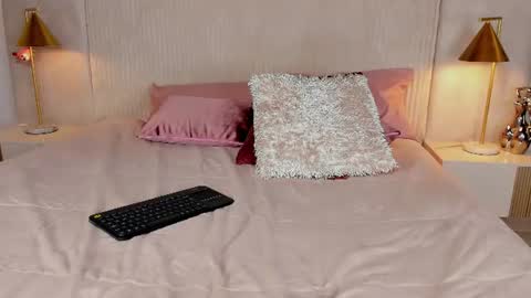 Snapshot of ariana_zc_ chatting on June 24, 8:19 pm Susan online show from June 24, 8:19 pm
