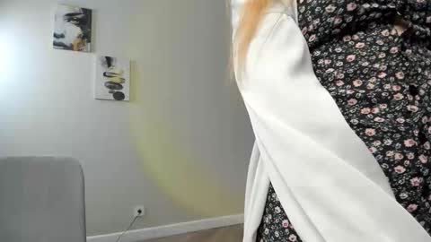 Snapshot of arianaabramek chatting on February 13, 6:48 pm Alice online show from February 13, 6:48 pm