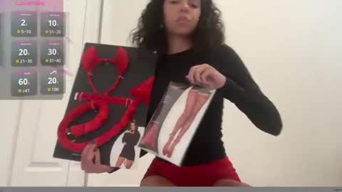 Snapshot of arianicolex chatting on October 3, 8:17 pm Aria Nicole online show from October 3, 8:17 pm