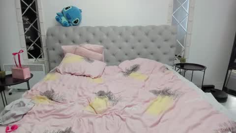 arianightx online show from March 10, 7:10 am