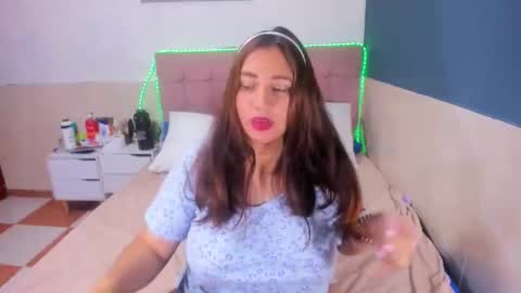 Snapshot of arianna_hot777 chatting on December 16, 5:23 am arianna_hot777 online show from December 16, 5:23 am