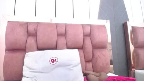 Snapshot of arianna_pearl chatting on February 26, 2:05 pm arianna pearl online show from February 26, 2:05 pm