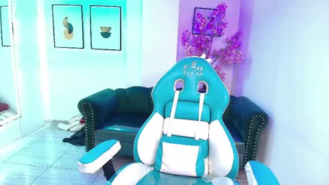 Snapshot of arianna_sweeet chatting on June 5, 6:52 am arianna_sweeet online show from June 5, 6:52 am