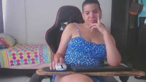 ariannaloovel online show from April 3, 3:43 pm