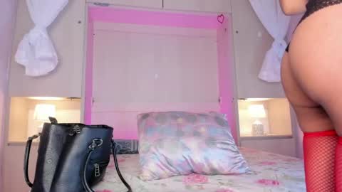 ariannavega_ online show from June 3, 11:46 am