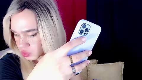 Snapshot of arianne_xoxo777 chatting on December 2, 8:09 am ARIANNE CUMS online show from December 2, 8:09 am