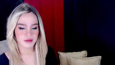 Snapshot of arianne_xoxo777 chatting on December 3, 8:27 am ARIANNE CUMS online show from December 3, 8:27 am