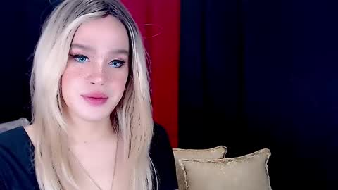 Snapshot of arianne_xoxo777 chatting on December 3, 10:07 pm ARIANNE CUMS online show from December 3, 10:07 pm