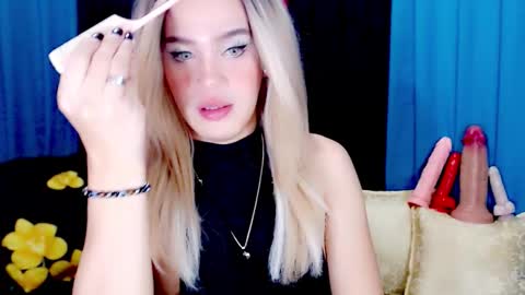 ARIANNE CUMS  online show from March 10, 8:03 pm