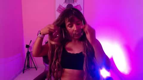 Snapshot of ariavelvett_ chatting on July 17, 7:19 pm PVT 6TK 2PM A 9PM COLOMBIA online show from July 17, 7:19 pm