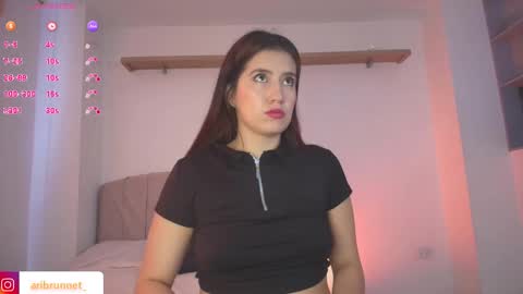 Snapshot of aribrunnet_ chatting on November 15, 5:09 pm Ari Just Ari online show from November 15, 5:09 pm