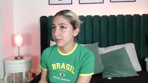 Ari Bunnie  online show from April 17, 5:10 am