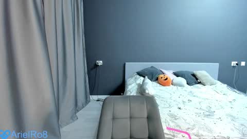 Snapshot of ariel_rouse chatting on November 1, 8:33 pm Ariel online show from November 1, 8:33 pm