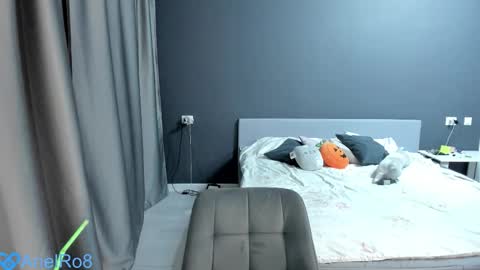 Snapshot of ariel_rouse chatting on November 5, 7:25 pm Ariel online show from November 5, 7:25 pm