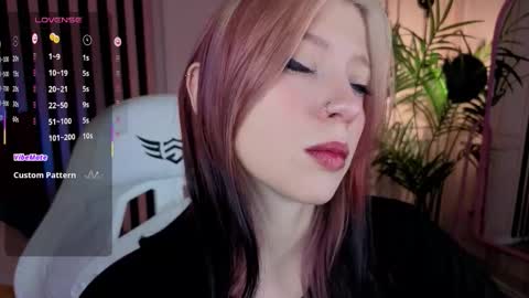 Snapshot of arielabradberry chatting on October 9, 3:43 pm Ariel online show from October 9, 3:43 pm