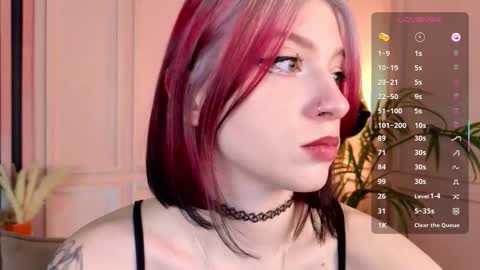 Snapshot of arielabradberry chatting on November 7, 10:26 am Ariel online show from November 7, 10:26 am