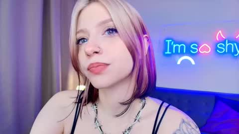 Snapshot of arielabradberry chatting on November 25, 1:55 pm Ariel online show from November 25, 1:55 pm