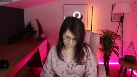 Ariell Mini online show from January 18, 2:21 pm