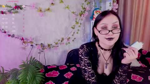 Snapshot of ariellemckoon chatting on March 16, 5:44 am Dee online show from March 16, 5:44 am