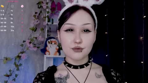 Snapshot of ariellemckoon chatting on April 7, 4:35 am Dee online show from April 7, 4:35 am