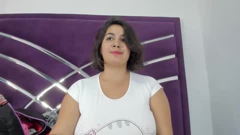 Snapshot of ariht chatting on December 15, 6:29 am ariht online show from December 15, 6:29 am