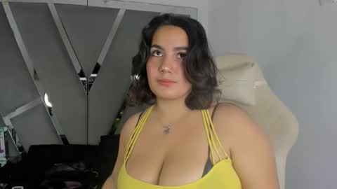 Snapshot of ariht chatting on March 5, 5:07 am ariht online show from March 5, 5:07 am