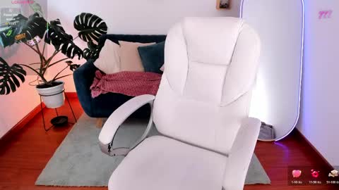 Ari  online show from April 14, 8:04 pm