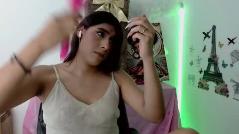 Snapshot of arii_scorpion chatting on January 16, 8:36 pm Ariana Forero ---- independet model online show from January 16, 8:36 pm