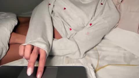 Aria online show from February 15, 5:37 am