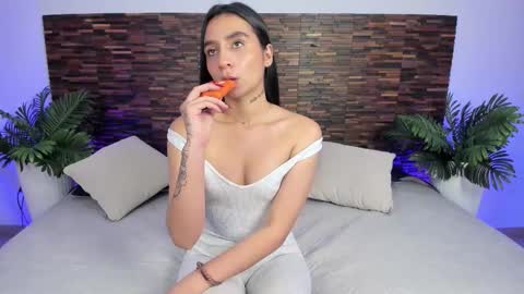 Snapshot of ariiaa_1 chatting on October 20, 10:10 pm ARIANNA online show from October 20, 10:10 pm