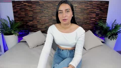 Snapshot of ariiaa_1 chatting on November 14, 10:18 pm ARIANNA online show from November 14, 10:18 pm