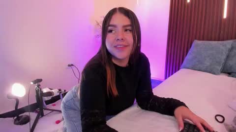  Arianna  online show from February 3, 6:35 pm